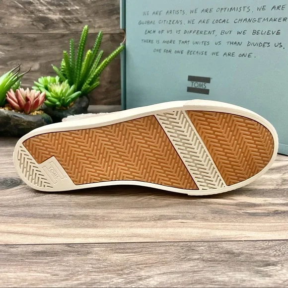 Toms Alpine Faux Shearling Water Resistant Boot - Picture 10 of 12